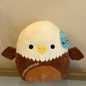 Squishmallow - Eagle Yukon Striker Canada's Wonderland Collab